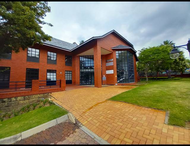 246M² OFFICE TO LET IN LYME PARK